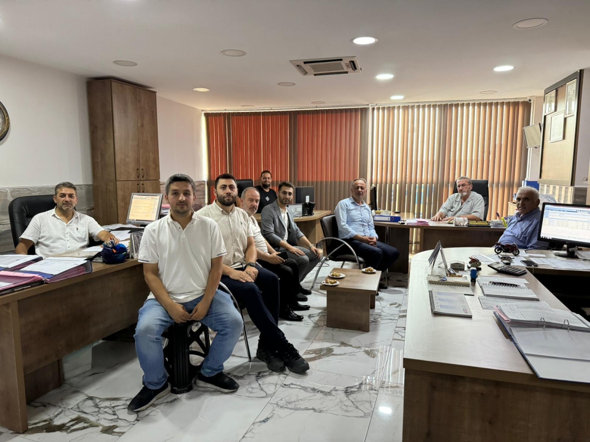 AK Parti Sakarya Sosyal Politikalar Birim Başkanlığının koordinesinde Akyazı İlçesi’nde eş zamanlı bir saha çalışmasına imza atıldı. ( İŞTE GÜNÜN ÖNE ÇIKAN FOTOĞRAF KARELERİ )