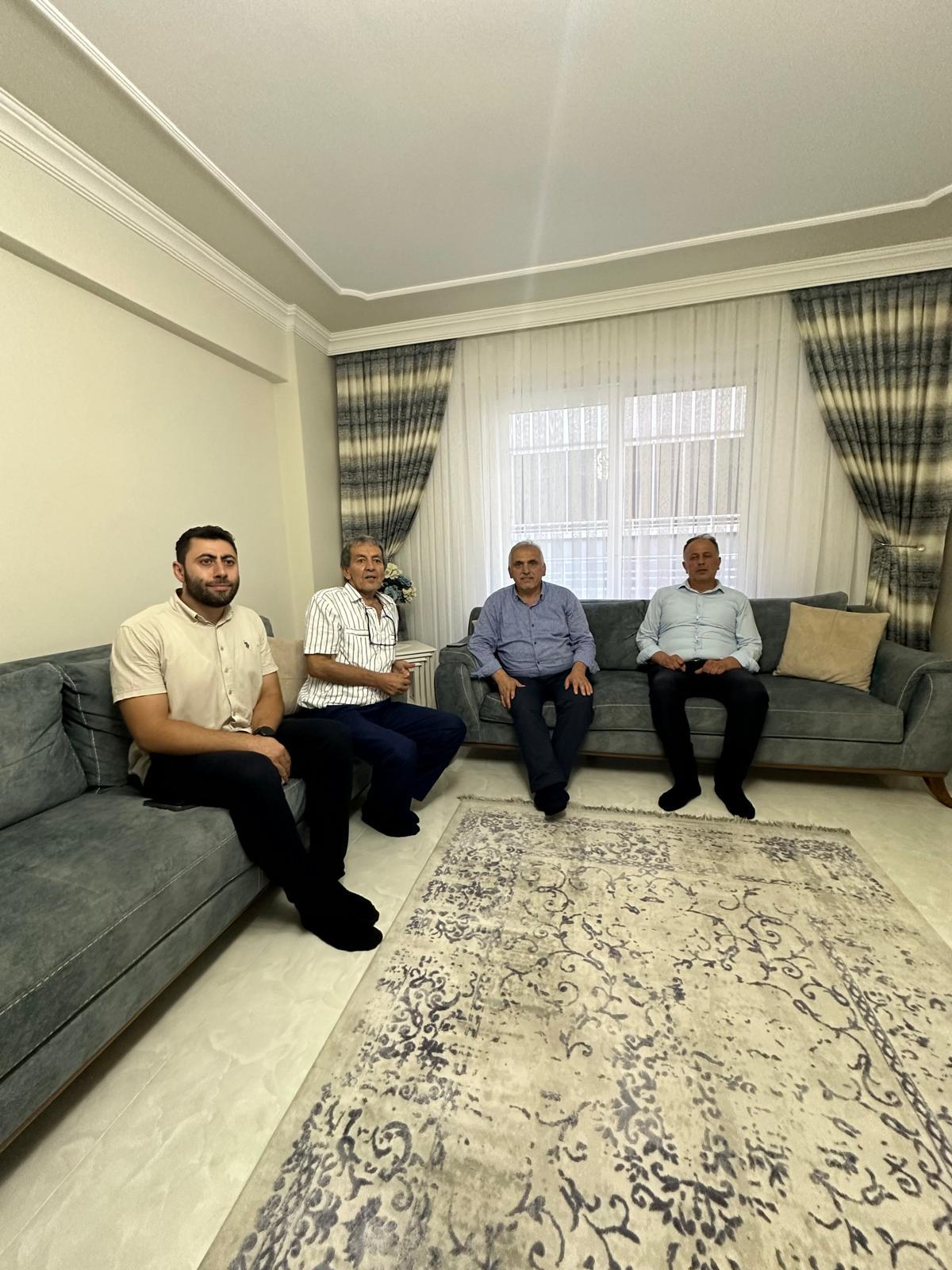 AK Parti Sakarya Sosyal Politikalar Birim Başkanlığının koordinesinde Akyazı İlçesi’nde eş zamanlı bir saha çalışmasına imza atıldı. ( İŞTE GÜNÜN ÖNE ÇIKAN FOTOĞRAF KARELERİ )