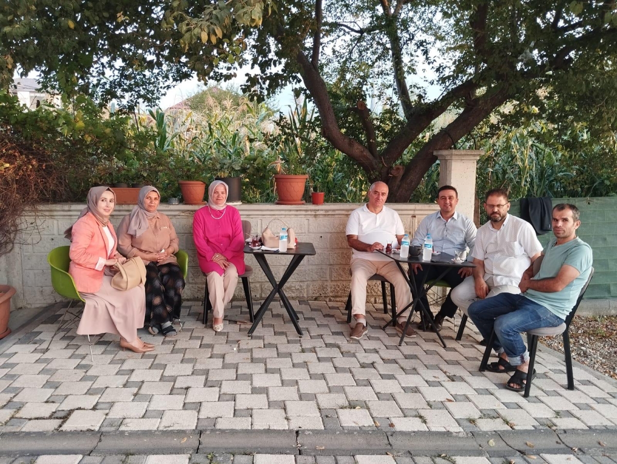 AK Parti Sakarya Sosyal Politikalar Birim Başkanlığının koordinesinde Akyazı İlçesi’nde eş zamanlı bir saha çalışmasına imza atıldı. ( İŞTE GÜNÜN ÖNE ÇIKAN FOTOĞRAF KARELERİ )