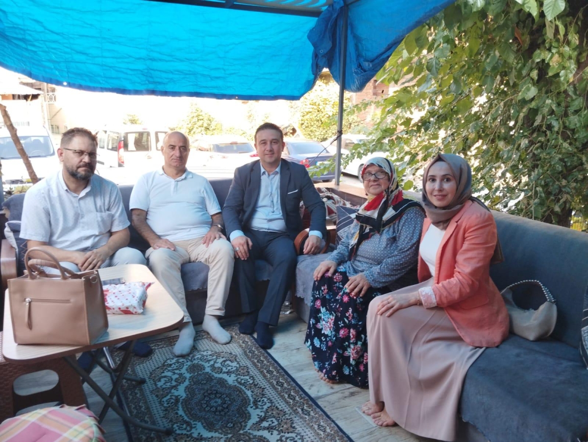 AK Parti Sakarya Sosyal Politikalar Birim Başkanlığının koordinesinde Akyazı İlçesi’nde eş zamanlı bir saha çalışmasına imza atıldı. ( İŞTE GÜNÜN ÖNE ÇIKAN FOTOĞRAF KARELERİ )