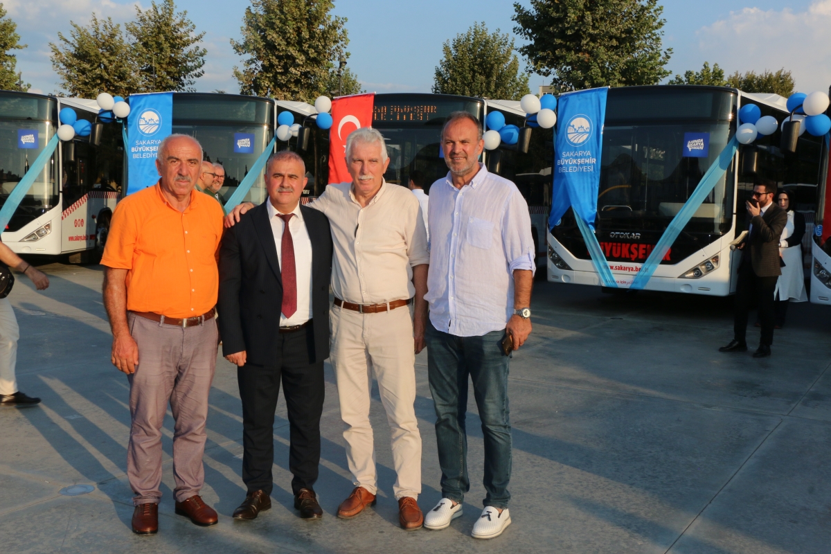 Büyükşehir Belediyesi, Sakarya’nın ulaşımında milat olacak bir yatırımı hayata geçirdi. Başkan Yusuf Alemdar’ın müjdesini verdiği biri %100 elektrikli olmak üzere 23 son teknoloji otobüs ile 1 adet metrobüs Demokrasi Meydanı’