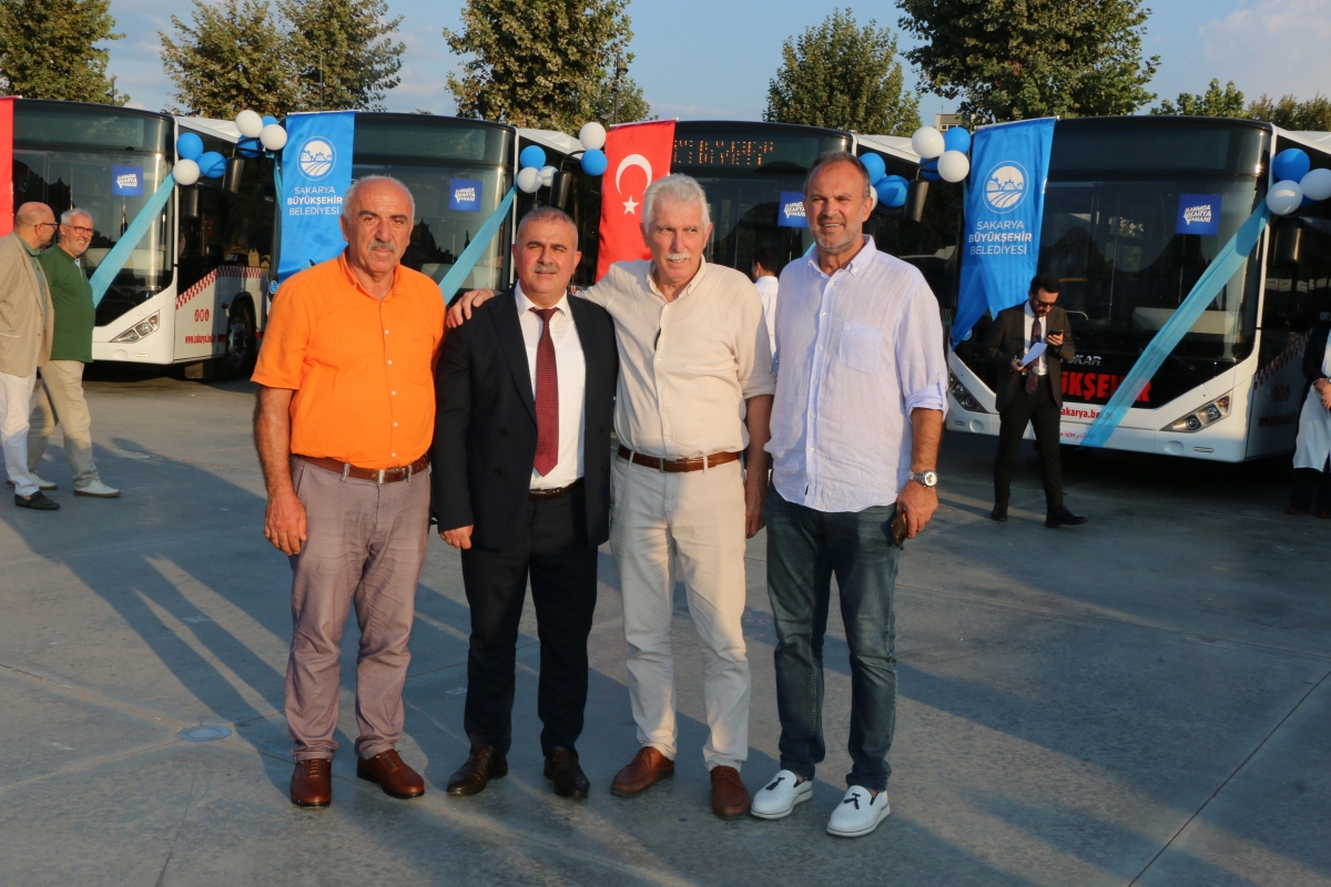 Büyükşehir Belediyesi, Sakarya’nın ulaşımında milat olacak bir yatırımı hayata geçirdi. Başkan Yusuf Alemdar’ın müjdesini verdiği biri %100 elektrikli olmak üzere 23 son teknoloji otobüs ile 1 adet metrobüs Demokrasi Meydanı’