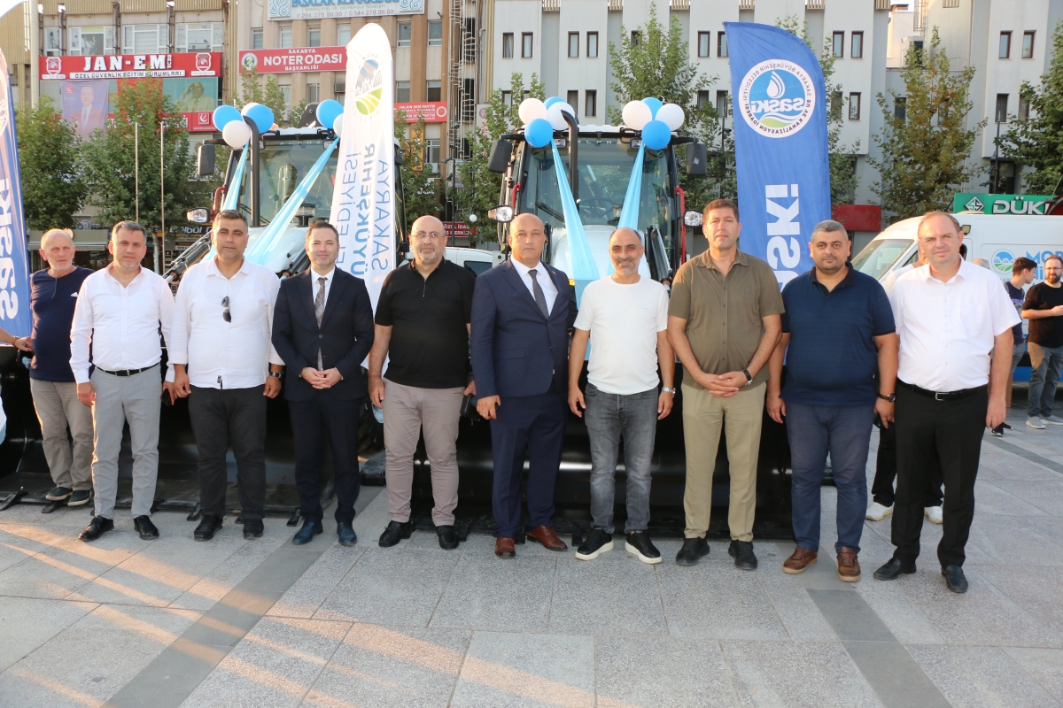 Büyükşehir Belediyesi, Sakarya’nın ulaşımında milat olacak bir yatırımı hayata geçirdi. Başkan Yusuf Alemdar’ın müjdesini verdiği biri %100 elektrikli olmak üzere 23 son teknoloji otobüs ile 1 adet metrobüs Demokrasi Meydanı’