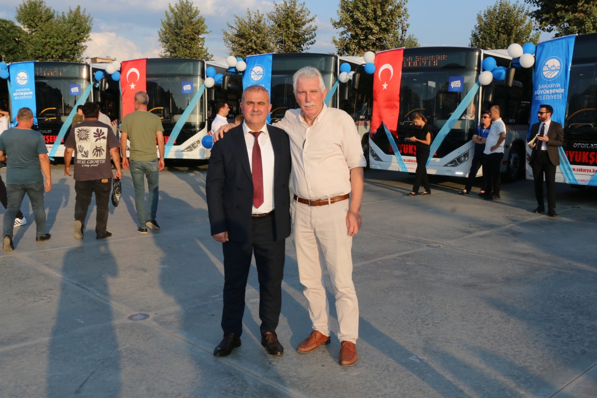 Büyükşehir Belediyesi, Sakarya’nın ulaşımında milat olacak bir yatırımı hayata geçirdi. Başkan Yusuf Alemdar’ın müjdesini verdiği biri %100 elektrikli olmak üzere 23 son teknoloji otobüs ile 1 adet metrobüs Demokrasi Meydanı’