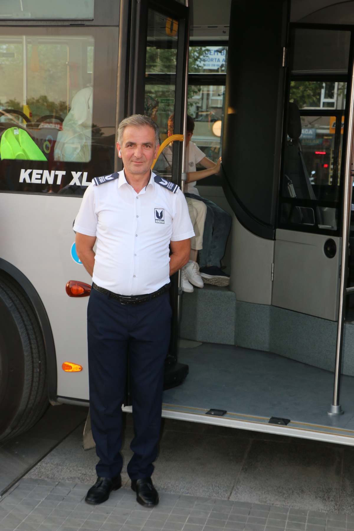 Büyükşehir Belediyesi, Sakarya’nın ulaşımında milat olacak bir yatırımı hayata geçirdi. Başkan Yusuf Alemdar’ın müjdesini verdiği biri %100 elektrikli olmak üzere 23 son teknoloji otobüs ile 1 adet metrobüs Demokrasi Meydanı’