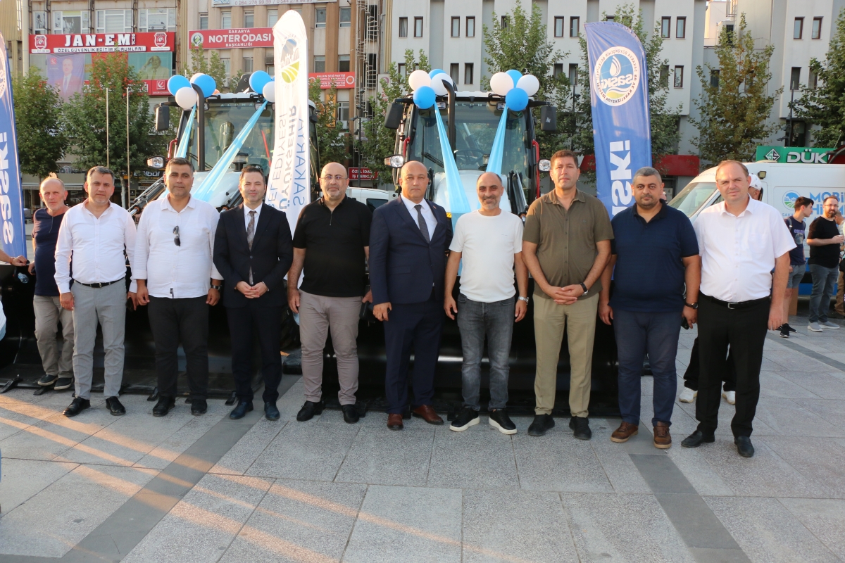 Büyükşehir Belediyesi, Sakarya’nın ulaşımında milat olacak bir yatırımı hayata geçirdi. Başkan Yusuf Alemdar’ın müjdesini verdiği biri %100 elektrikli olmak üzere 23 son teknoloji otobüs ile 1 adet metrobüs Demokrasi Meydanı’