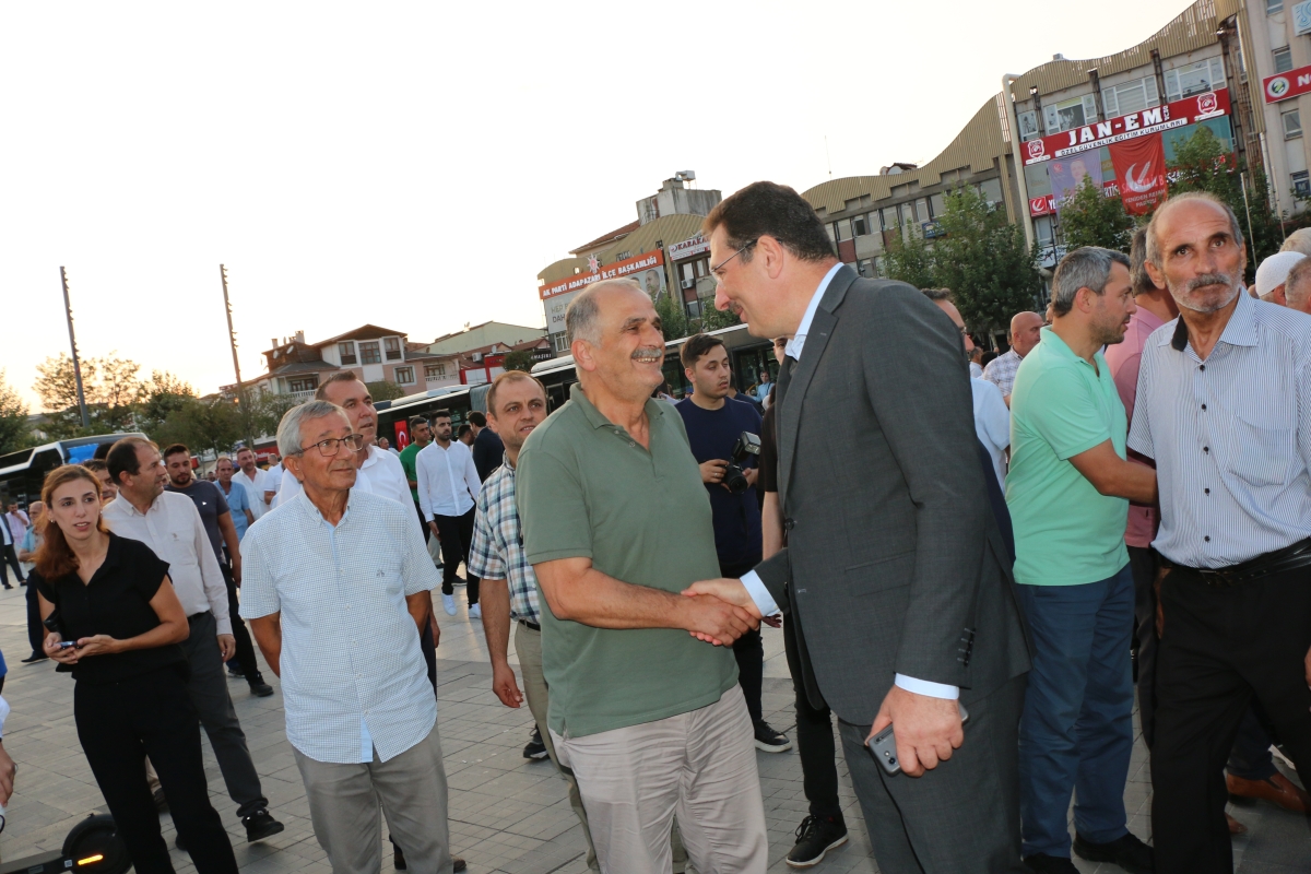 Büyükşehir Belediyesi, Sakarya’nın ulaşımında milat olacak bir yatırımı hayata geçirdi. Başkan Yusuf Alemdar’ın müjdesini verdiği biri %100 elektrikli olmak üzere 23 son teknoloji otobüs ile 1 adet metrobüs Demokrasi Meydanı’