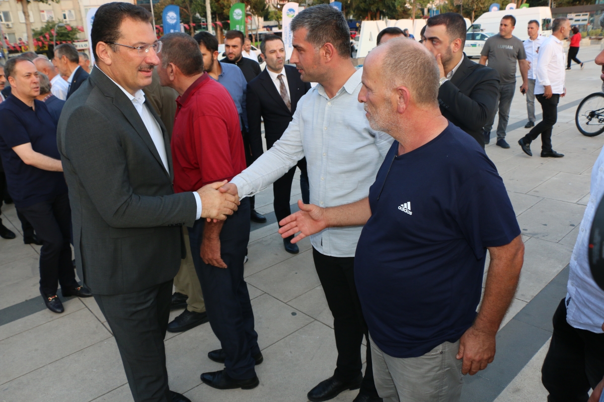 Büyükşehir Belediyesi, Sakarya’nın ulaşımında milat olacak bir yatırımı hayata geçirdi. Başkan Yusuf Alemdar’ın müjdesini verdiği biri %100 elektrikli olmak üzere 23 son teknoloji otobüs ile 1 adet metrobüs Demokrasi Meydanı’