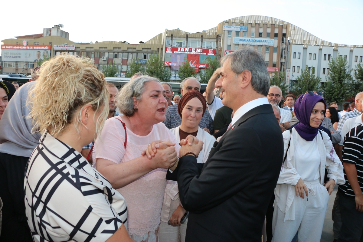 Büyükşehir Belediyesi, Sakarya’nın ulaşımında milat olacak bir yatırımı hayata geçirdi. Başkan Yusuf Alemdar’ın müjdesini verdiği biri %100 elektrikli olmak üzere 23 son teknoloji otobüs ile 1 adet metrobüs Demokrasi Meydanı’