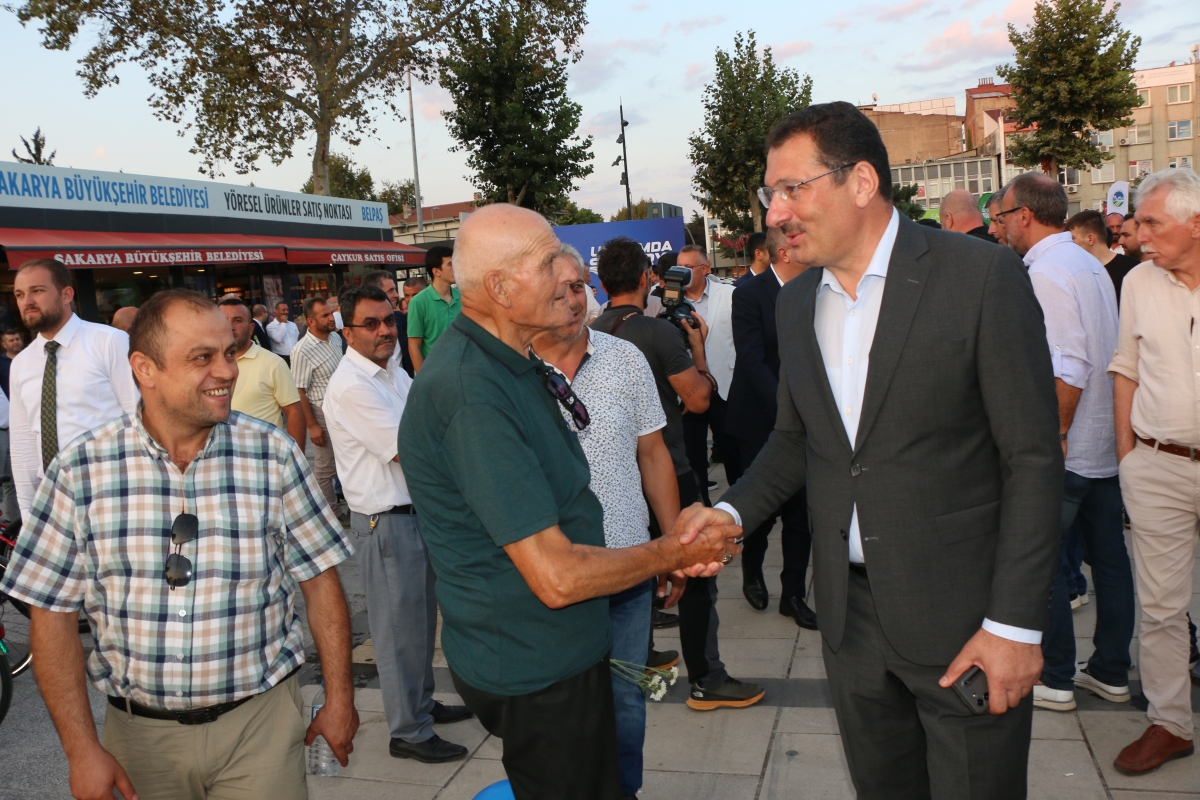 Büyükşehir Belediyesi, Sakarya’nın ulaşımında milat olacak bir yatırımı hayata geçirdi. Başkan Yusuf Alemdar’ın müjdesini verdiği biri %100 elektrikli olmak üzere 23 son teknoloji otobüs ile 1 adet metrobüs Demokrasi Meydanı’