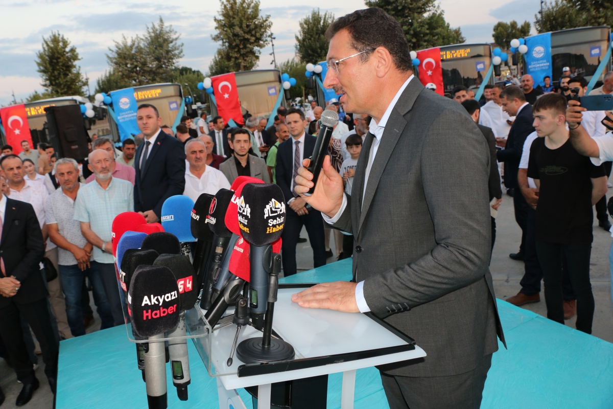 Büyükşehir Belediyesi, Sakarya’nın ulaşımında milat olacak bir yatırımı hayata geçirdi. Başkan Yusuf Alemdar’ın müjdesini verdiği biri %100 elektrikli olmak üzere 23 son teknoloji otobüs ile 1 adet metrobüs Demokrasi Meydanı’