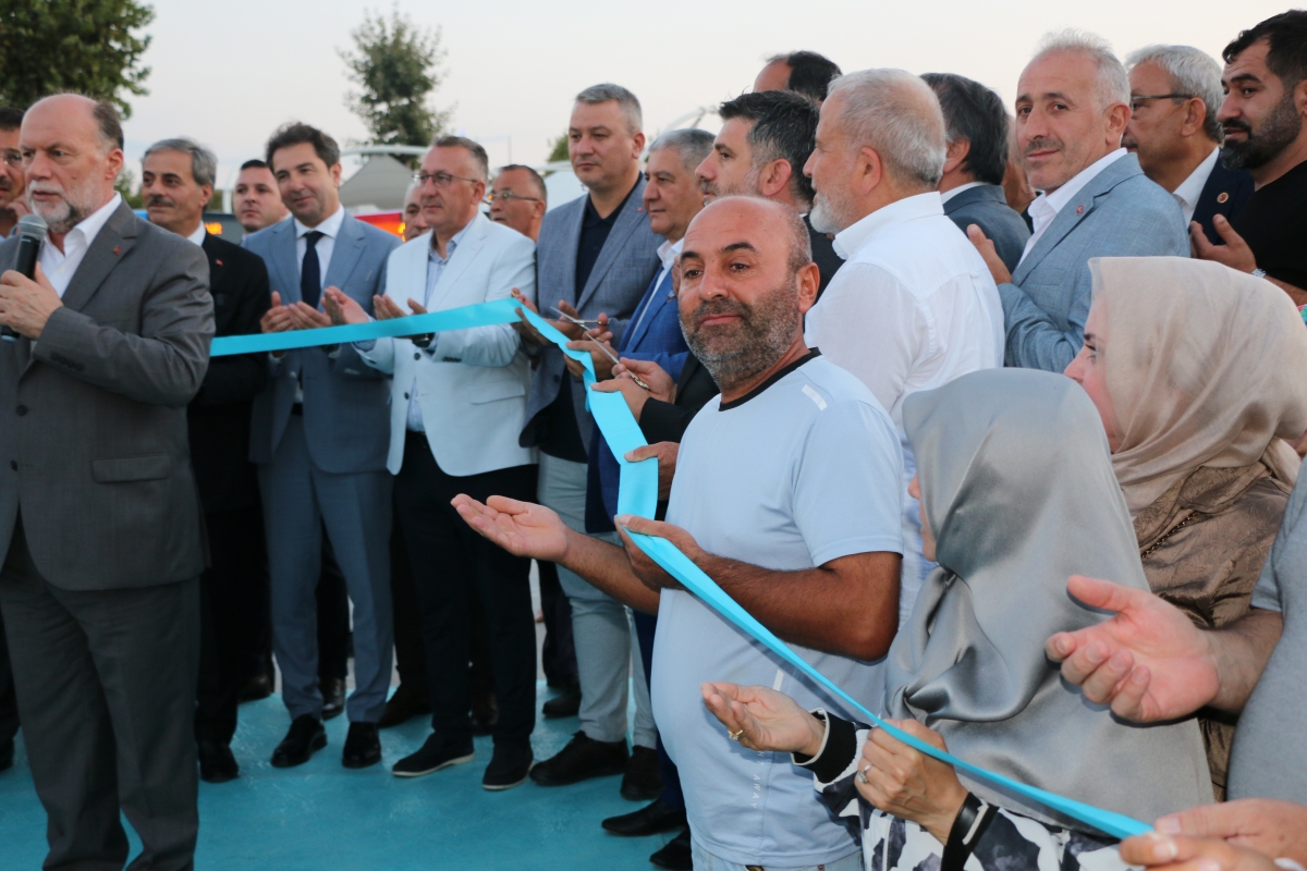 Büyükşehir Belediyesi, Sakarya’nın ulaşımında milat olacak bir yatırımı hayata geçirdi. Başkan Yusuf Alemdar’ın müjdesini verdiği biri %100 elektrikli olmak üzere 23 son teknoloji otobüs ile 1 adet metrobüs Demokrasi Meydanı’