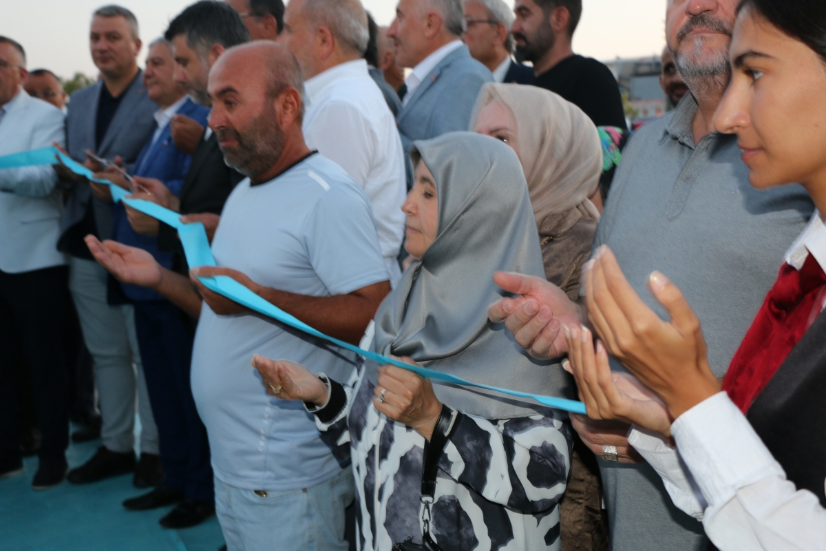 Büyükşehir Belediyesi, Sakarya’nın ulaşımında milat olacak bir yatırımı hayata geçirdi. Başkan Yusuf Alemdar’ın müjdesini verdiği biri %100 elektrikli olmak üzere 23 son teknoloji otobüs ile 1 adet metrobüs Demokrasi Meydanı’