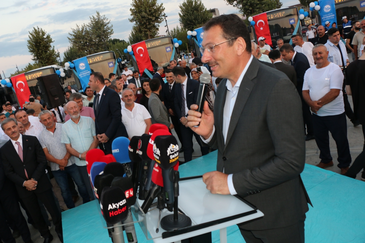 Büyükşehir Belediyesi, Sakarya’nın ulaşımında milat olacak bir yatırımı hayata geçirdi. Başkan Yusuf Alemdar’ın müjdesini verdiği biri %100 elektrikli olmak üzere 23 son teknoloji otobüs ile 1 adet metrobüs Demokrasi Meydanı’