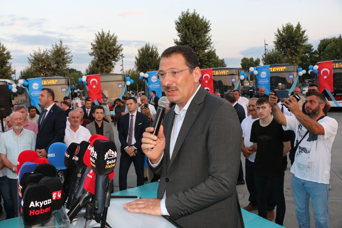 Büyükşehir Belediyesi, Sakarya’nın ulaşımında milat olacak bir yatırımı hayata geçirdi. Başkan Yusuf Alemdar’ın müjdesini verdiği biri %100 elektrikli olmak üzere 23 son teknoloji otobüs ile 1 adet metrobüs Demokrasi Meydanı’