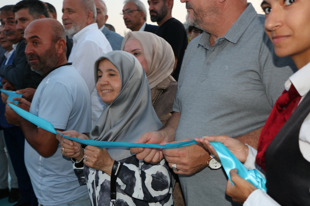 Büyükşehir Belediyesi, Sakarya’nın ulaşımında milat olacak bir yatırımı hayata geçirdi. Başkan Yusuf Alemdar’ın müjdesini verdiği biri %100 elektrikli olmak üzere 23 son teknoloji otobüs ile 1 adet metrobüs Demokrasi Meydanı’