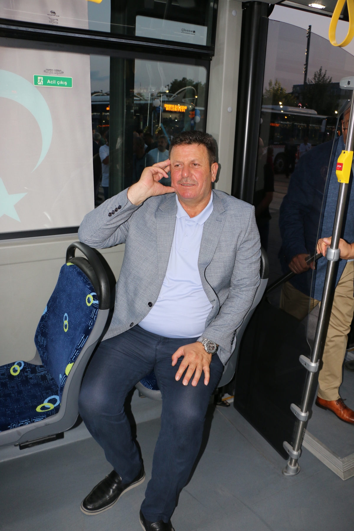 Büyükşehir Belediyesi, Sakarya’nın ulaşımında milat olacak bir yatırımı hayata geçirdi. Başkan Yusuf Alemdar’ın müjdesini verdiği biri %100 elektrikli olmak üzere 23 son teknoloji otobüs ile 1 adet metrobüs Demokrasi Meydanı’