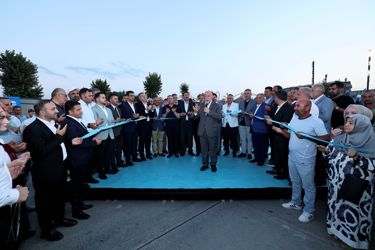 Büyükşehir Belediyesi, Sakarya’nın ulaşımında milat olacak bir yatırımı hayata geçirdi. Başkan Yusuf Alemdar’ın müjdesini verdiği biri %100 elektrikli olmak üzere 23 son teknoloji otobüs ile 1 adet metrobüs Demokrasi Meydanı’