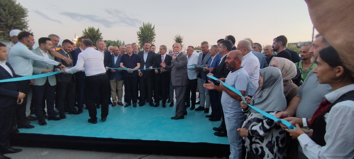 Büyükşehir Belediyesi, Sakarya’nın ulaşımında milat olacak bir yatırımı hayata geçirdi. Başkan Yusuf Alemdar’ın müjdesini verdiği biri %100 elektrikli olmak üzere 23 son teknoloji otobüs ile 1 adet metrobüs Demokrasi Meydanı’