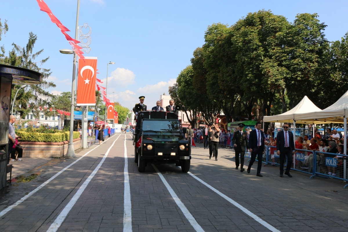 30 Ağustos'ta zaferle neticelenen Büyük Taarruz ve Başkomutanlık Meydan Muharebesi'nin 102’nci yıl dönümü ve Zafer Bayramı, Sakarya’da Kutlandı ( İİŞTE GÜNÜN ÖNE ÇIKAN FOTOĞRAF KARALERİ )