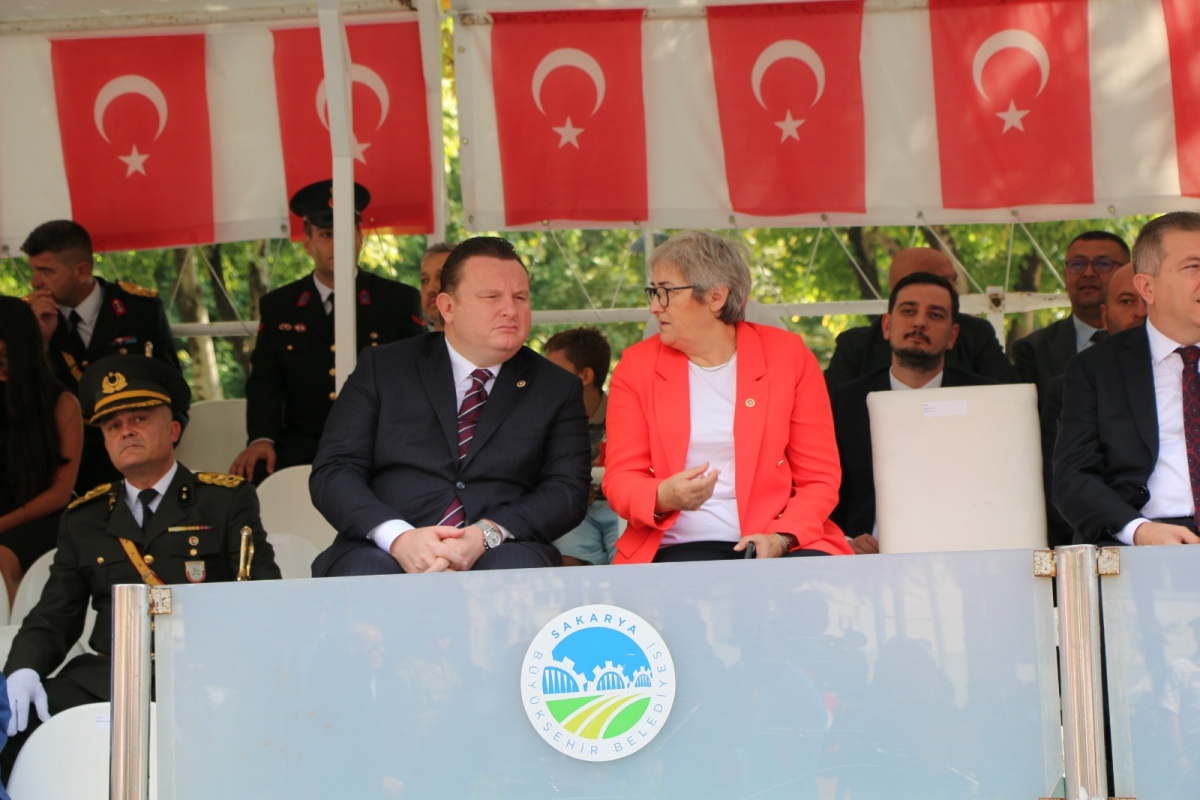 30 Ağustos'ta zaferle neticelenen Büyük Taarruz ve Başkomutanlık Meydan Muharebesi'nin 102’nci yıl dönümü ve Zafer Bayramı, Sakarya’da Kutlandı ( İİŞTE GÜNÜN ÖNE ÇIKAN FOTOĞRAF KARALERİ )