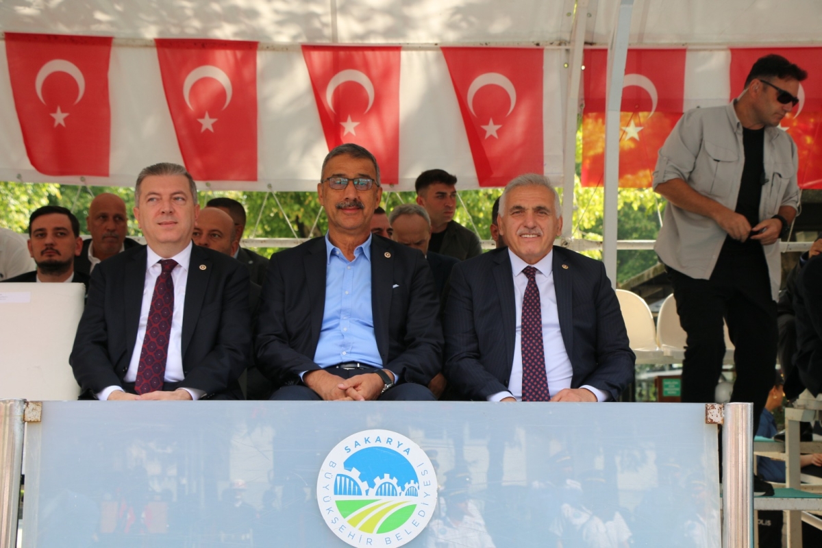 30 Ağustos'ta zaferle neticelenen Büyük Taarruz ve Başkomutanlık Meydan Muharebesi'nin 102’nci yıl dönümü ve Zafer Bayramı, Sakarya’da Kutlandı ( İİŞTE GÜNÜN ÖNE ÇIKAN FOTOĞRAF KARALERİ )