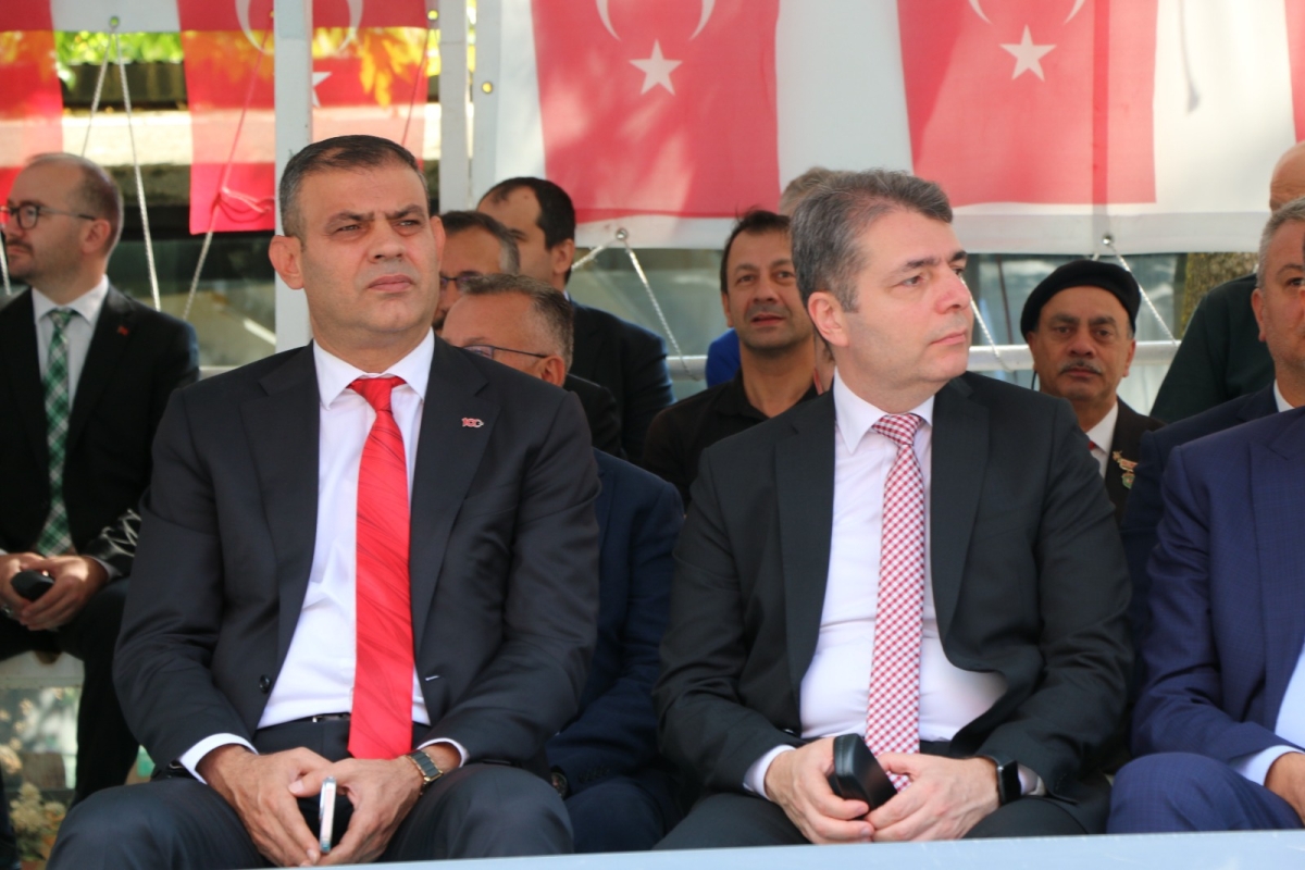 30 Ağustos'ta zaferle neticelenen Büyük Taarruz ve Başkomutanlık Meydan Muharebesi'nin 102’nci yıl dönümü ve Zafer Bayramı, Sakarya’da Kutlandı ( İİŞTE GÜNÜN ÖNE ÇIKAN FOTOĞRAF KARALERİ )