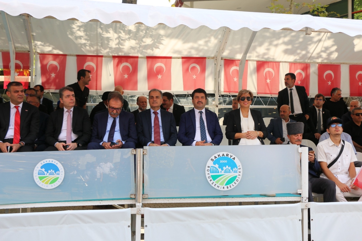 30 Ağustos'ta zaferle neticelenen Büyük Taarruz ve Başkomutanlık Meydan Muharebesi'nin 102’nci yıl dönümü ve Zafer Bayramı, Sakarya’da Kutlandı ( İİŞTE GÜNÜN ÖNE ÇIKAN FOTOĞRAF KARALERİ )