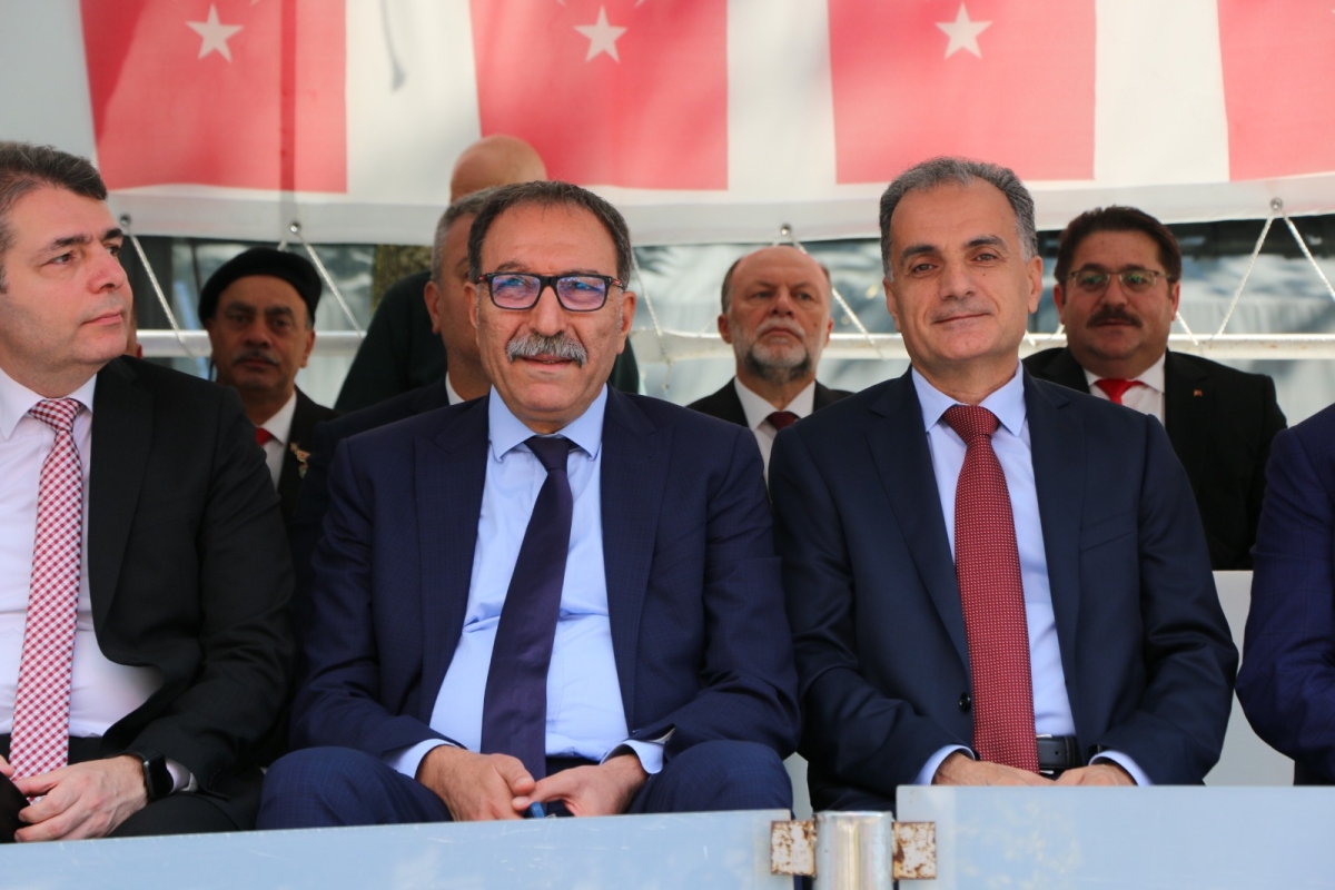 30 Ağustos'ta zaferle neticelenen Büyük Taarruz ve Başkomutanlık Meydan Muharebesi'nin 102’nci yıl dönümü ve Zafer Bayramı, Sakarya’da Kutlandı ( İİŞTE GÜNÜN ÖNE ÇIKAN FOTOĞRAF KARALERİ )