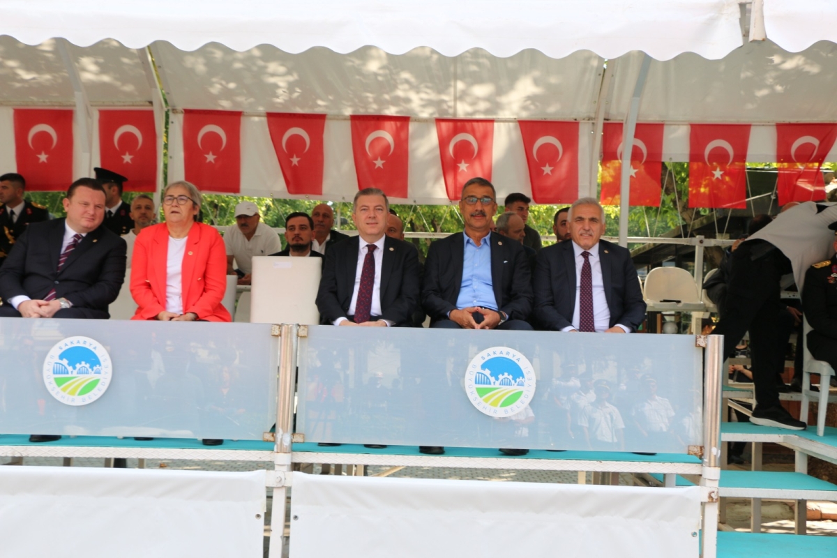 30 Ağustos'ta zaferle neticelenen Büyük Taarruz ve Başkomutanlık Meydan Muharebesi'nin 102’nci yıl dönümü ve Zafer Bayramı, Sakarya’da Kutlandı ( İİŞTE GÜNÜN ÖNE ÇIKAN FOTOĞRAF KARALERİ )
