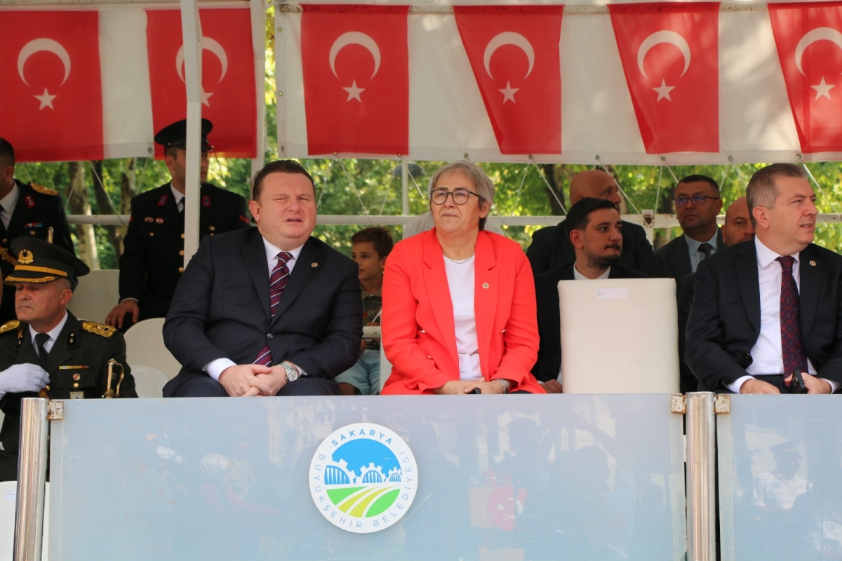 30 Ağustos'ta zaferle neticelenen Büyük Taarruz ve Başkomutanlık Meydan Muharebesi'nin 102’nci yıl dönümü ve Zafer Bayramı, Sakarya’da Kutlandı ( İİŞTE GÜNÜN ÖNE ÇIKAN FOTOĞRAF KARALERİ )