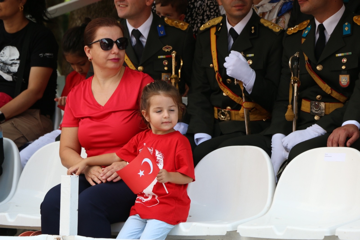 30 Ağustos'ta zaferle neticelenen Büyük Taarruz ve Başkomutanlık Meydan Muharebesi'nin 102’nci yıl dönümü ve Zafer Bayramı, Sakarya’da Kutlandı ( İİŞTE GÜNÜN ÖNE ÇIKAN FOTOĞRAF KARALERİ )