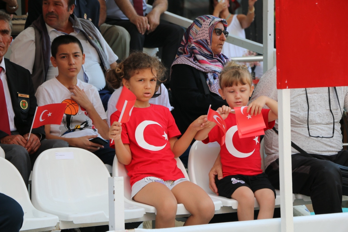 30 Ağustos'ta zaferle neticelenen Büyük Taarruz ve Başkomutanlık Meydan Muharebesi'nin 102’nci yıl dönümü ve Zafer Bayramı, Sakarya’da Kutlandı ( İİŞTE GÜNÜN ÖNE ÇIKAN FOTOĞRAF KARALERİ )