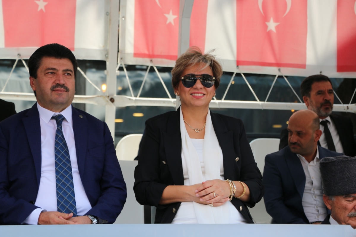 30 Ağustos'ta zaferle neticelenen Büyük Taarruz ve Başkomutanlık Meydan Muharebesi'nin 102’nci yıl dönümü ve Zafer Bayramı, Sakarya’da Kutlandı ( İİŞTE GÜNÜN ÖNE ÇIKAN FOTOĞRAF KARALERİ )
