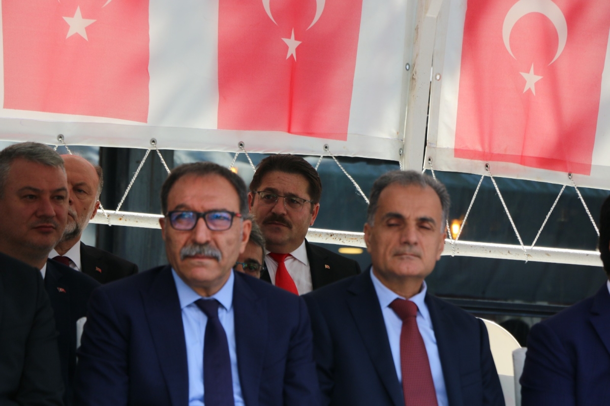30 Ağustos'ta zaferle neticelenen Büyük Taarruz ve Başkomutanlık Meydan Muharebesi'nin 102’nci yıl dönümü ve Zafer Bayramı, Sakarya’da Kutlandı ( İİŞTE GÜNÜN ÖNE ÇIKAN FOTOĞRAF KARALERİ )
