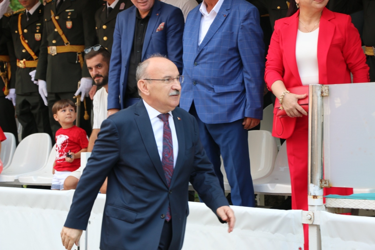 30 Ağustos'ta zaferle neticelenen Büyük Taarruz ve Başkomutanlık Meydan Muharebesi'nin 102’nci yıl dönümü ve Zafer Bayramı, Sakarya’da Kutlandı ( İİŞTE GÜNÜN ÖNE ÇIKAN FOTOĞRAF KARALERİ )