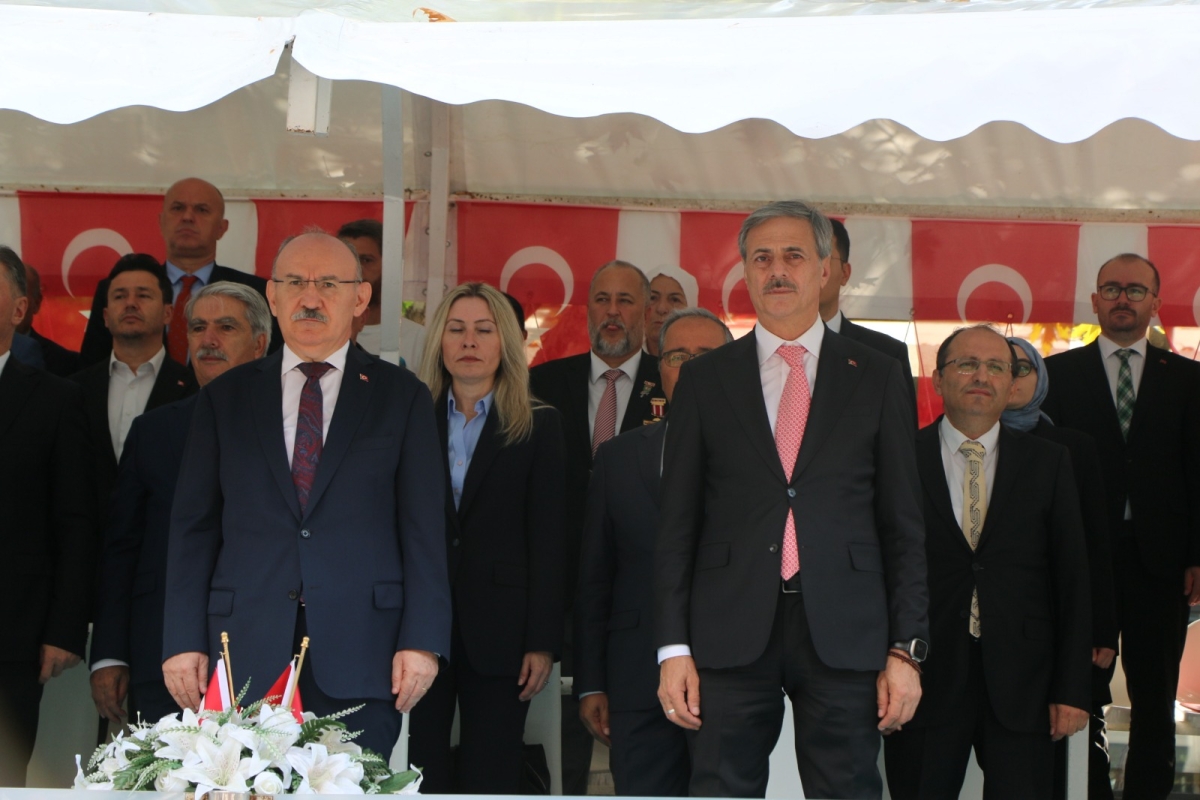 30 Ağustos'ta zaferle neticelenen Büyük Taarruz ve Başkomutanlık Meydan Muharebesi'nin 102’nci yıl dönümü ve Zafer Bayramı, Sakarya’da Kutlandı ( İİŞTE GÜNÜN ÖNE ÇIKAN FOTOĞRAF KARALERİ )
