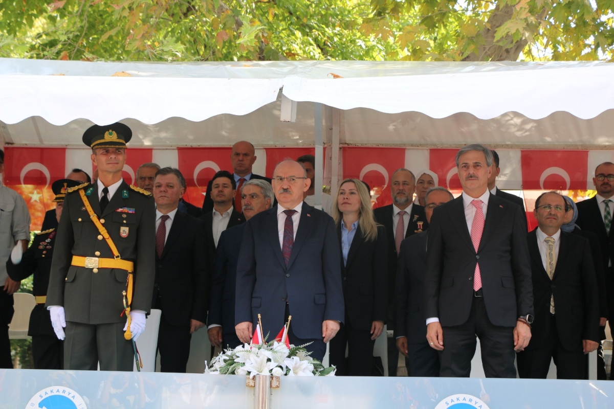 30 Ağustos'ta zaferle neticelenen Büyük Taarruz ve Başkomutanlık Meydan Muharebesi'nin 102’nci yıl dönümü ve Zafer Bayramı, Sakarya’da Kutlandı ( İİŞTE GÜNÜN ÖNE ÇIKAN FOTOĞRAF KARALERİ )