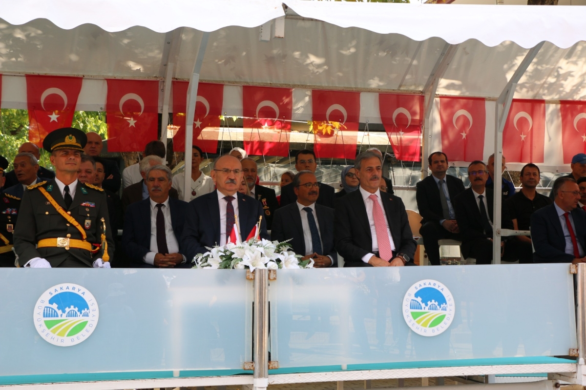 30 Ağustos'ta zaferle neticelenen Büyük Taarruz ve Başkomutanlık Meydan Muharebesi'nin 102’nci yıl dönümü ve Zafer Bayramı, Sakarya’da Kutlandı ( İİŞTE GÜNÜN ÖNE ÇIKAN FOTOĞRAF KARALERİ )