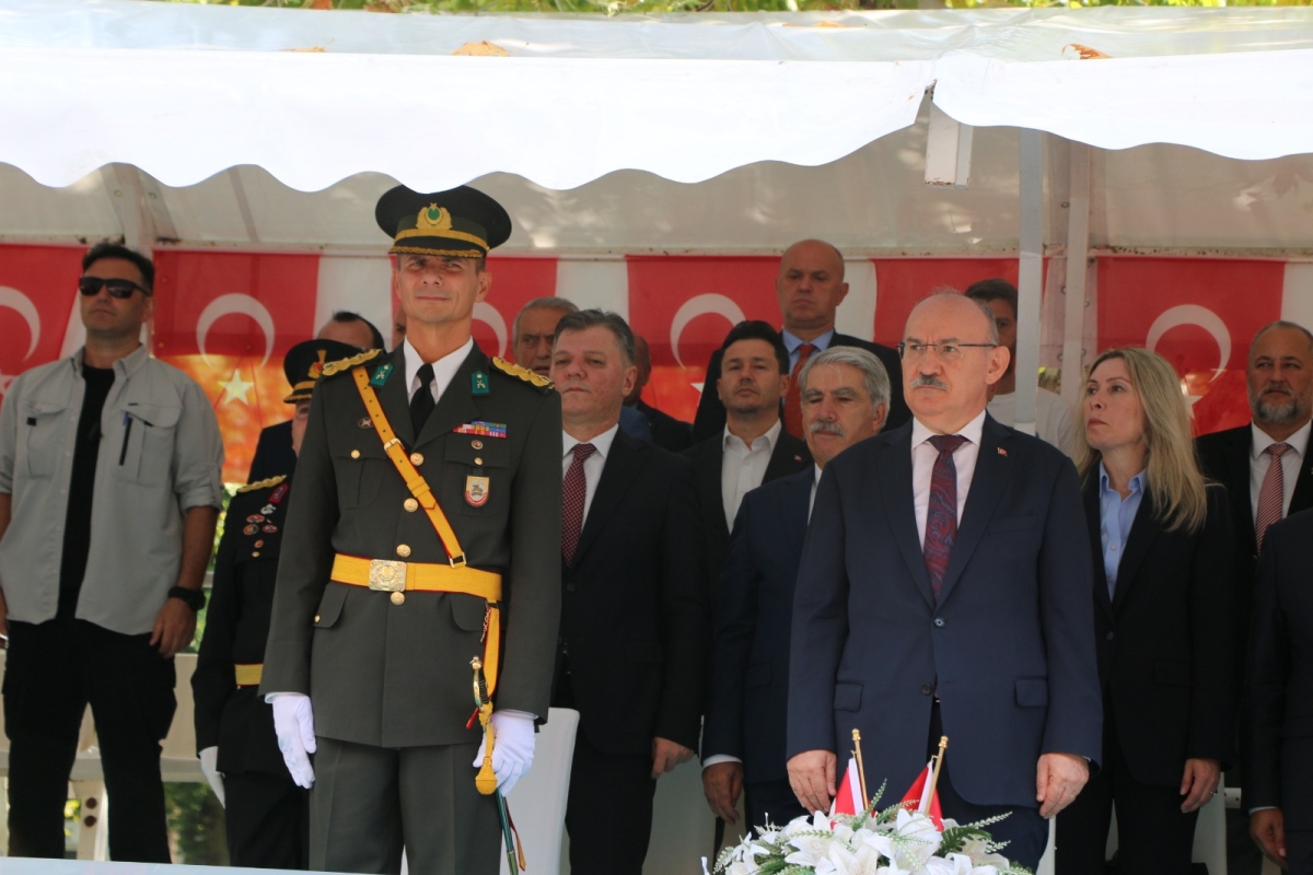 30 Ağustos'ta zaferle neticelenen Büyük Taarruz ve Başkomutanlık Meydan Muharebesi'nin 102’nci yıl dönümü ve Zafer Bayramı, Sakarya’da Kutlandı ( İİŞTE GÜNÜN ÖNE ÇIKAN FOTOĞRAF KARALERİ )