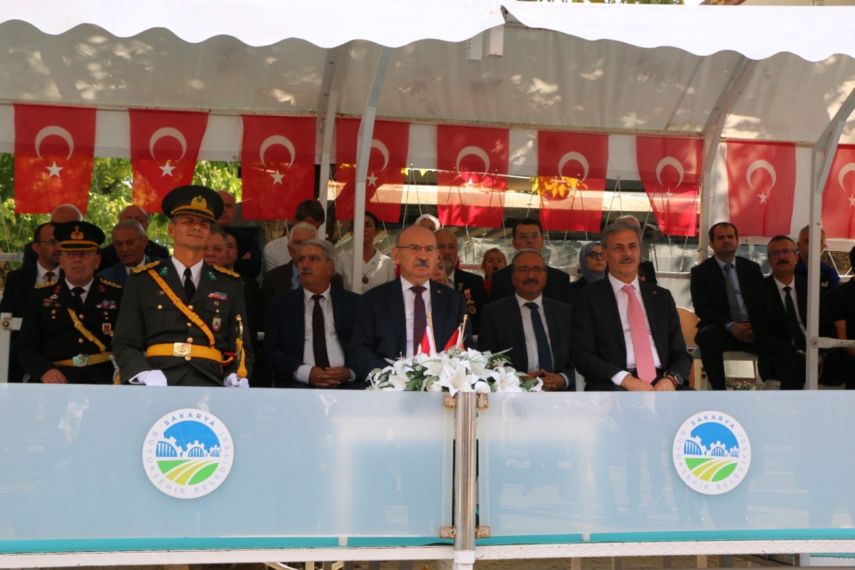 30 Ağustos'ta zaferle neticelenen Büyük Taarruz ve Başkomutanlık Meydan Muharebesi'nin 102’nci yıl dönümü ve Zafer Bayramı, Sakarya’da Kutlandı ( İİŞTE GÜNÜN ÖNE ÇIKAN FOTOĞRAF KARALERİ )
