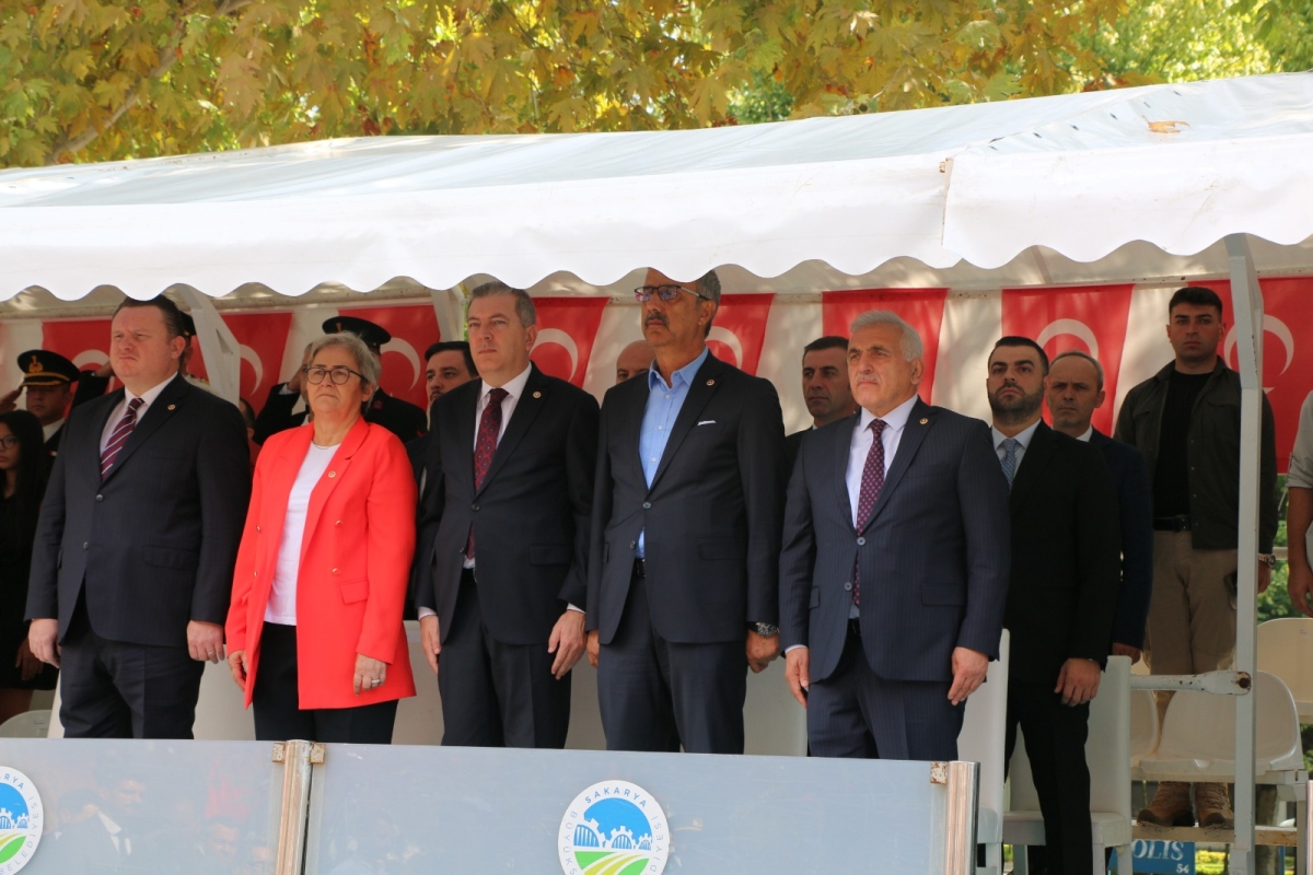 30 Ağustos'ta zaferle neticelenen Büyük Taarruz ve Başkomutanlık Meydan Muharebesi'nin 102’nci yıl dönümü ve Zafer Bayramı, Sakarya’da Kutlandı ( İİŞTE GÜNÜN ÖNE ÇIKAN FOTOĞRAF KARALERİ )