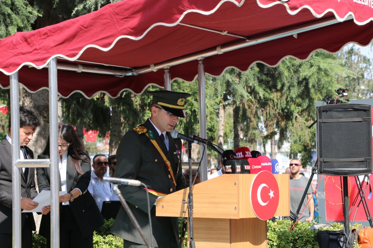 30 Ağustos'ta zaferle neticelenen Büyük Taarruz ve Başkomutanlık Meydan Muharebesi'nin 102’nci yıl dönümü ve Zafer Bayramı, Sakarya’da Kutlandı ( İİŞTE GÜNÜN ÖNE ÇIKAN FOTOĞRAF KARALERİ )