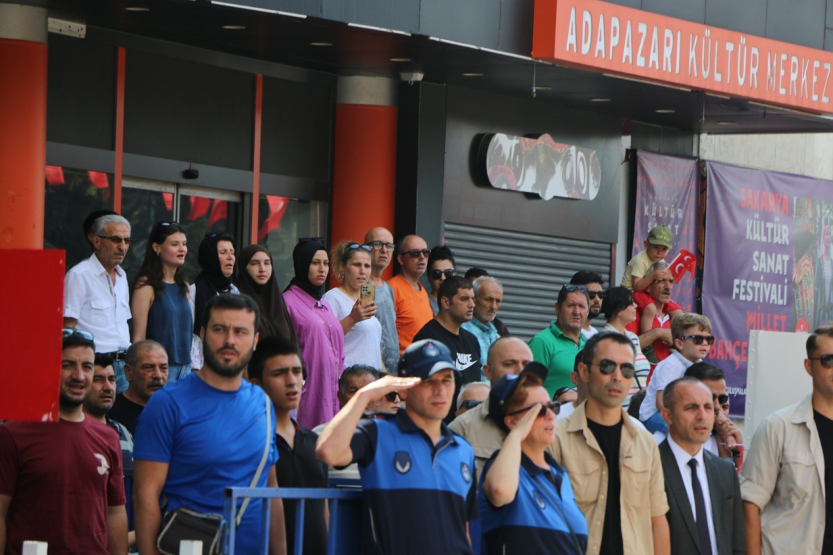 30 Ağustos'ta zaferle neticelenen Büyük Taarruz ve Başkomutanlık Meydan Muharebesi'nin 102’nci yıl dönümü ve Zafer Bayramı, Sakarya’da Kutlandı ( İİŞTE GÜNÜN ÖNE ÇIKAN FOTOĞRAF KARALERİ )