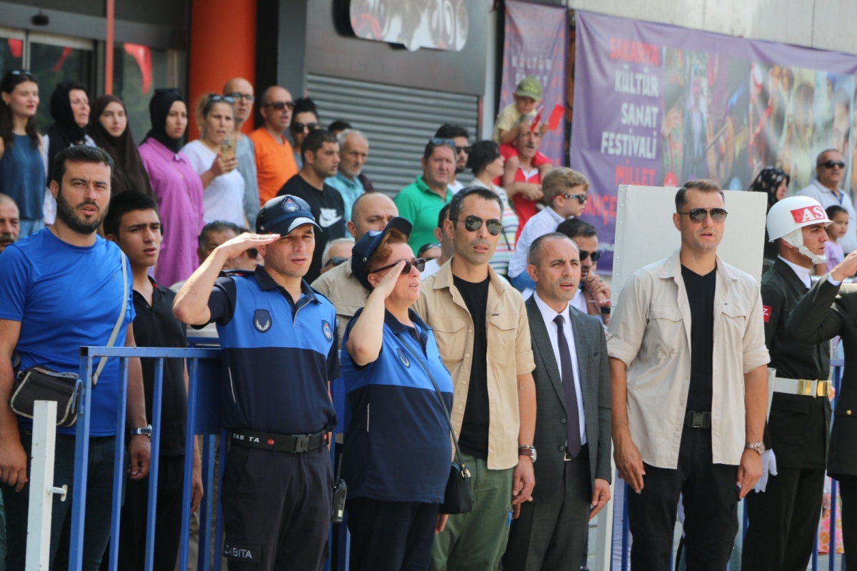 30 Ağustos'ta zaferle neticelenen Büyük Taarruz ve Başkomutanlık Meydan Muharebesi'nin 102’nci yıl dönümü ve Zafer Bayramı, Sakarya’da Kutlandı ( İİŞTE GÜNÜN ÖNE ÇIKAN FOTOĞRAF KARALERİ )