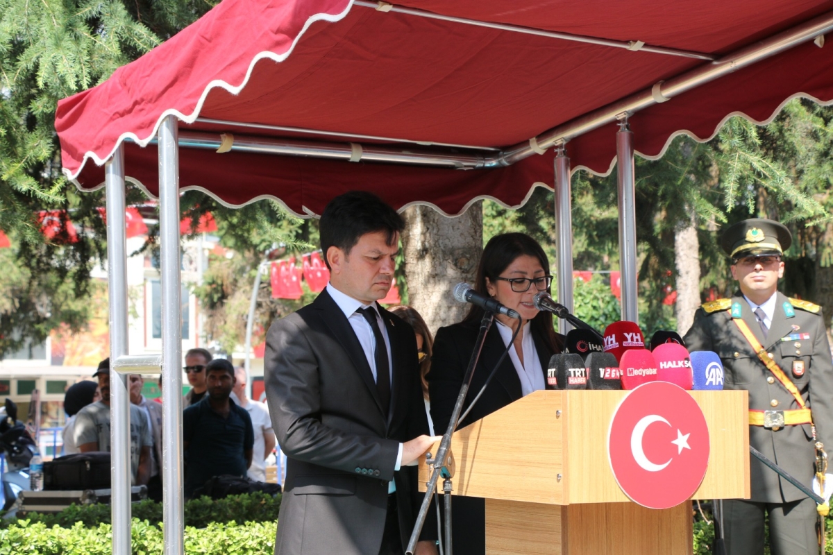 30 Ağustos'ta zaferle neticelenen Büyük Taarruz ve Başkomutanlık Meydan Muharebesi'nin 102’nci yıl dönümü ve Zafer Bayramı, Sakarya’da Kutlandı ( İİŞTE GÜNÜN ÖNE ÇIKAN FOTOĞRAF KARALERİ )