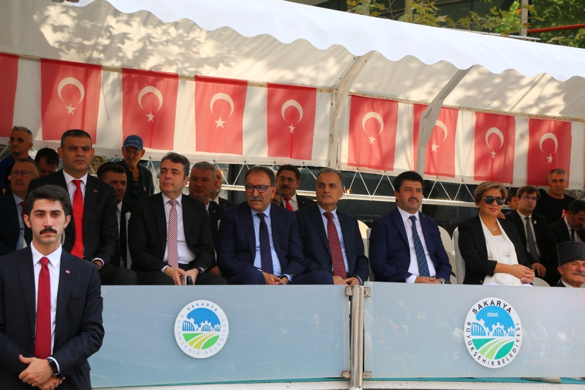 30 Ağustos'ta zaferle neticelenen Büyük Taarruz ve Başkomutanlık Meydan Muharebesi'nin 102’nci yıl dönümü ve Zafer Bayramı, Sakarya’da Kutlandı ( İİŞTE GÜNÜN ÖNE ÇIKAN FOTOĞRAF KARALERİ )