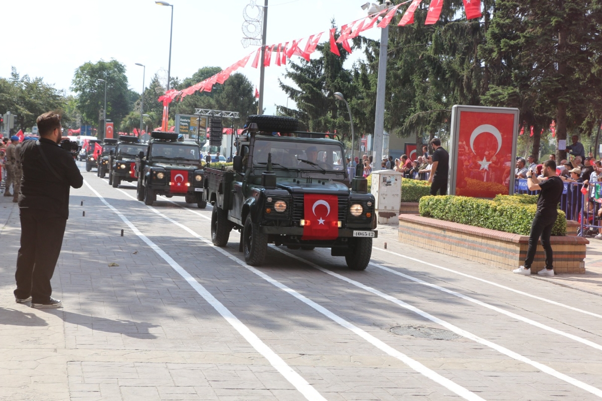 30 Ağustos'ta zaferle neticelenen Büyük Taarruz ve Başkomutanlık Meydan Muharebesi'nin 102’nci yıl dönümü ve Zafer Bayramı, Sakarya’da Kutlandı ( İİŞTE GÜNÜN ÖNE ÇIKAN FOTOĞRAF KARALERİ )