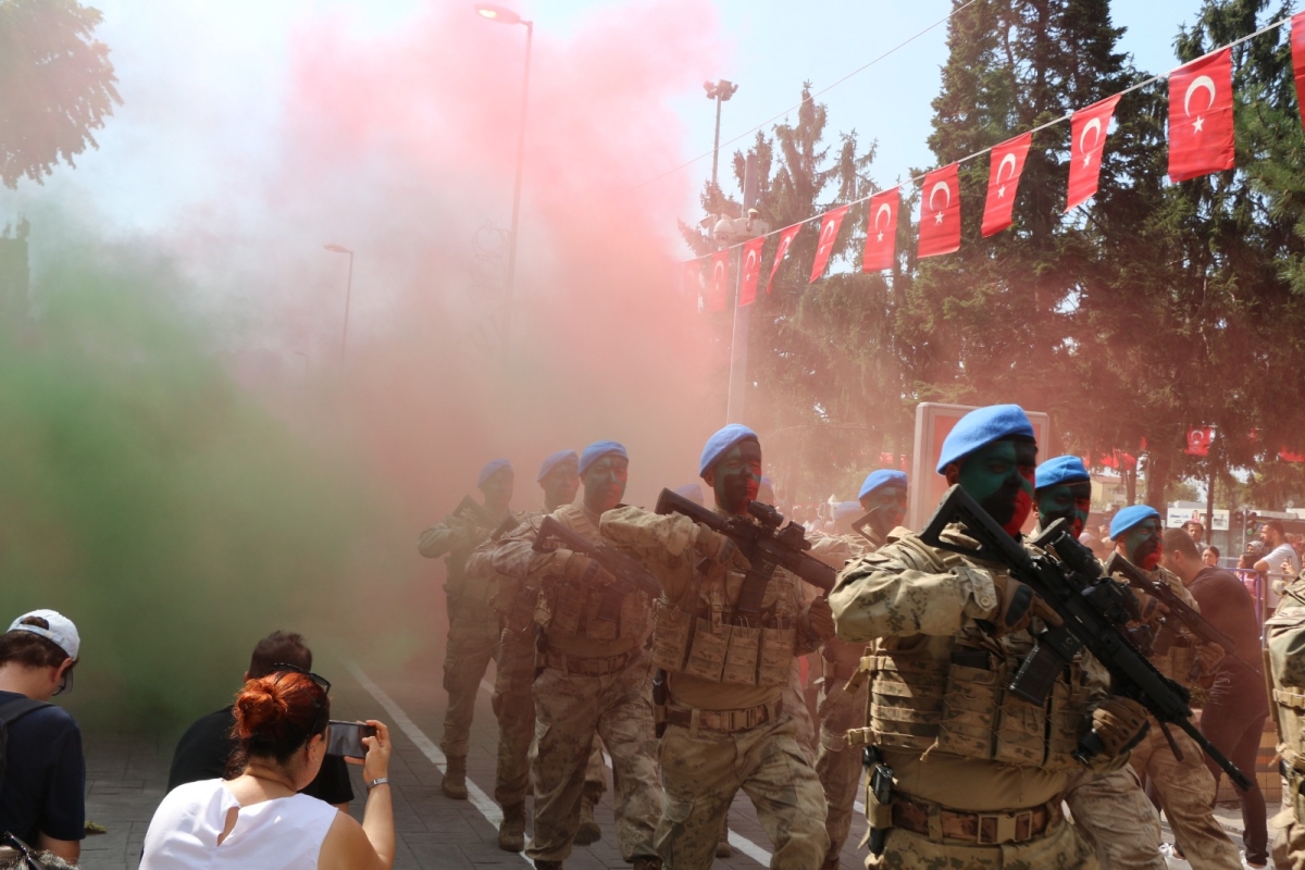 30 Ağustos'ta zaferle neticelenen Büyük Taarruz ve Başkomutanlık Meydan Muharebesi'nin 102’nci yıl dönümü ve Zafer Bayramı, Sakarya’da Kutlandı ( İİŞTE GÜNÜN ÖNE ÇIKAN FOTOĞRAF KARALERİ )