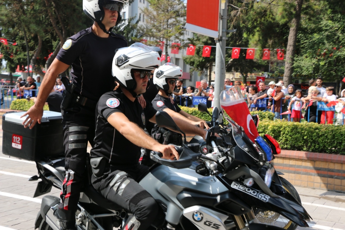 30 Ağustos'ta zaferle neticelenen Büyük Taarruz ve Başkomutanlık Meydan Muharebesi'nin 102’nci yıl dönümü ve Zafer Bayramı, Sakarya’da Kutlandı ( İİŞTE GÜNÜN ÖNE ÇIKAN FOTOĞRAF KARALERİ )